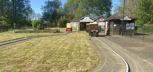 Classic Cars - Vintage car ride - Wicksteed Heritage Trail